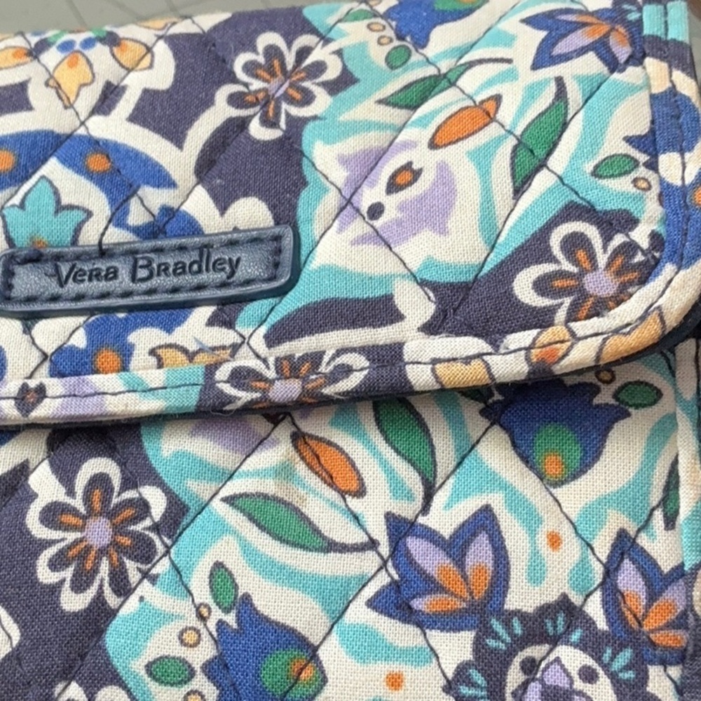 Vera Bradley Lisburn medallion Cool RFID Woman Wallet - Picture 7 of 7